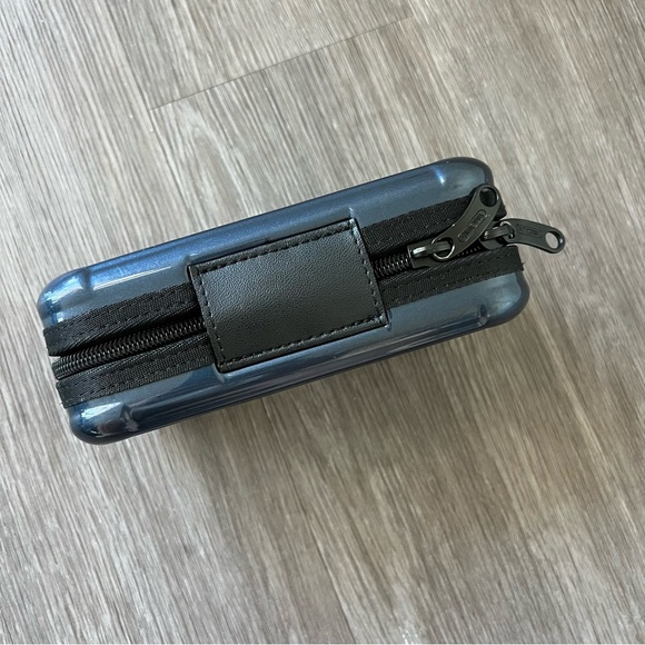 Rimowa Luggage Amenity Kit Case Toiletries Travel Blue Zip Pouch One Size - Picture 6 of 10